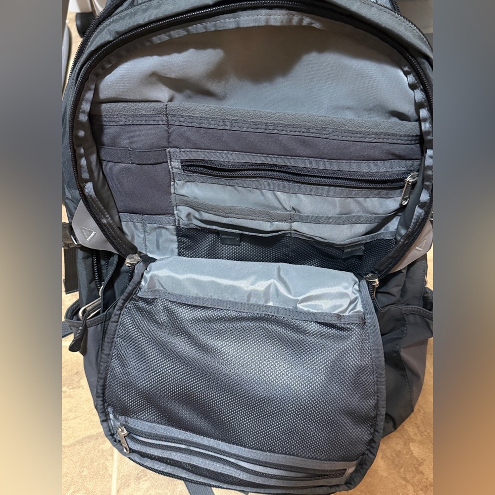 North Face Router Backpack - Picture 6 of 6